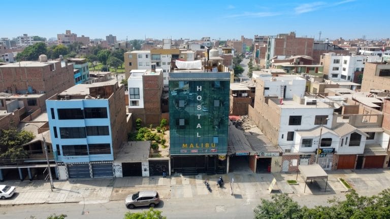 OPORTUNIDAD DE INVERSIÓN EN LOS OLIVOS — EDIFICIO COMERCIAL EN OPERACIÓN